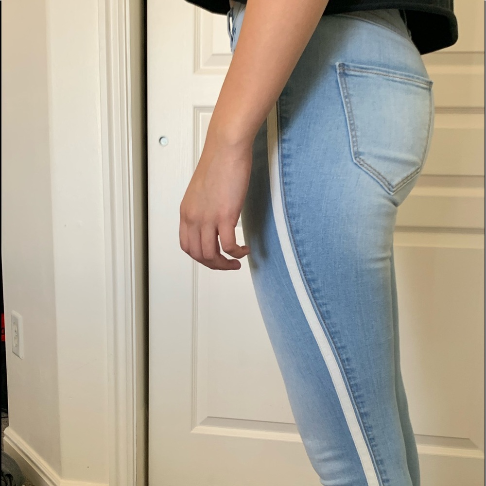 hollister jeans !